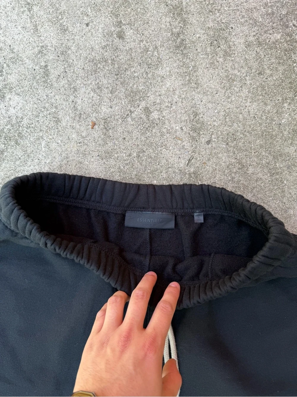 Essentials Men’s Black Sweat Shorts Size Large Logo Drawstring Elastic Waist FOG